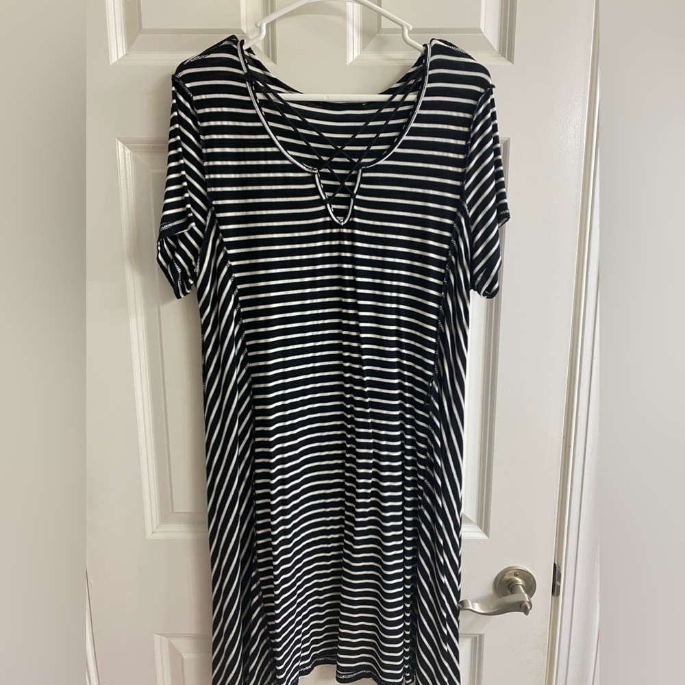 Black/white Dress. Knee length.